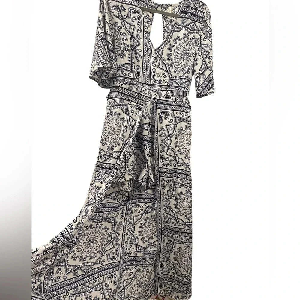 💙 True‎ Destiny Boho Paisley Tie Waist Romper Size M 🤍✨